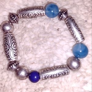 Beaded stretch bracelet.